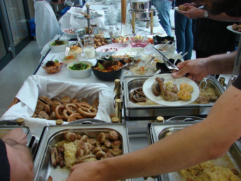 Illustration for article titled Lunchtime At Games Convention 2008